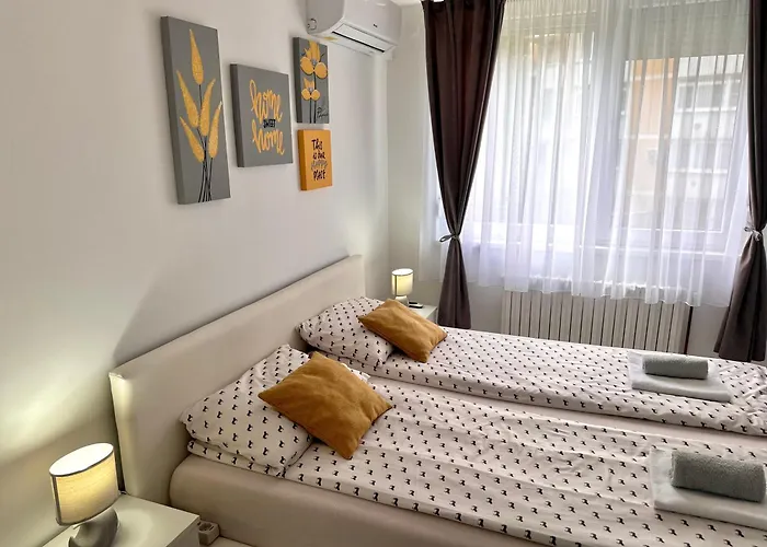 Greylux Heart Of Oldtown *